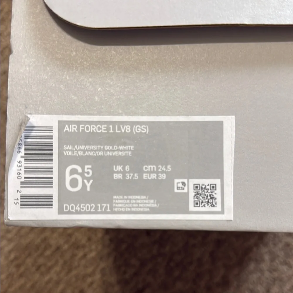 Nike Air Force 1 Shoes - Picture 3 of 6